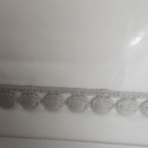 **Givi Lulu King Italian Cotton Percale Pon Pon Sheet Set - Picture 3 of 10